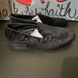 Men’s Slip on Black Loafers size 7.5
